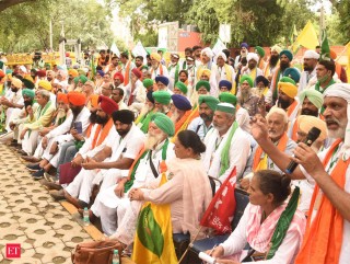 आठ महिनादेखि भारतीय किसान कडा जाडो र गर्मी नभनी लगातार आन्दोलनमा