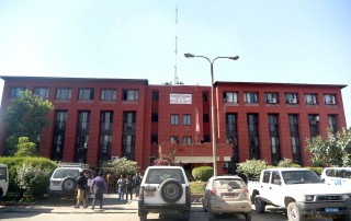 तेश्रो लहरको पूर्वसंन्ध्यामा मुलुक, कोरोना संक्रमित दिनानुदिन बढ्दै: मन्त्रालय