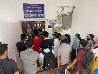 सराेकारवाला बिद्यार्थीहरू र अखिल नेपाल बिद्यार्थी यूनियनकाे दबाबमा माग पूरा गरिने चिकित्सा शिक्षा अध्ययन संस्थानद्वारा आश्वासन