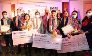 हस्तकला डिजाइनिङ प्रतियोगितामा रविना श्रेष्ठ प्रथम