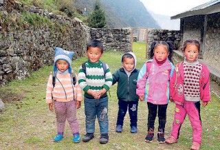 सम्पूर्ण बालबालिकाहरुमा बालदिवसको उपलक्षमा सुस्वास्थ्य, दीर्घायु र उत्तरोत्तर प्रगतिको शुभकामना !