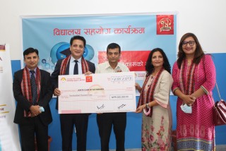 सनराइज बैंकको सहयोग दरबार हाई स्कूललाई