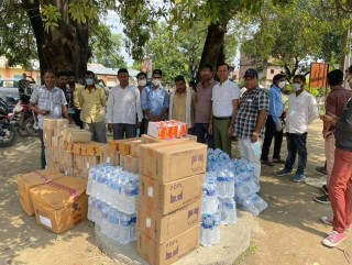 महामारी नियन्त्रण गर्न स्थानीय ब्यपारीद्वारा औषधी सहयोग 