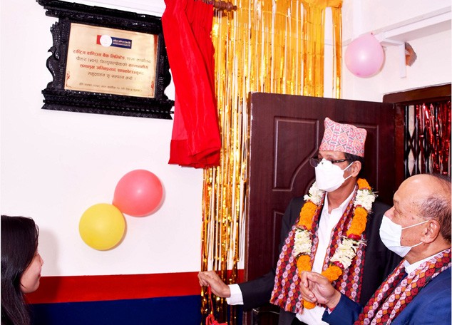 राष्ट्रिय वाणिज्य बैंकको शाखा चौतारामा 