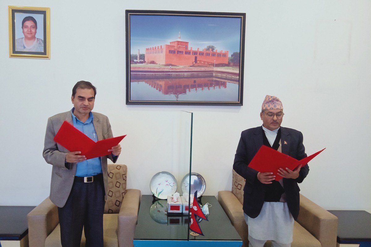राष्ट्रिय वाणिज्य बैंक संचालक समिति अध्यक्षमा डा.  पाठक