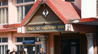 प्रधानन्यायाधीशको राजिनामा माग्दै आज पनि कानुन व्यवसायीको धर्ना
