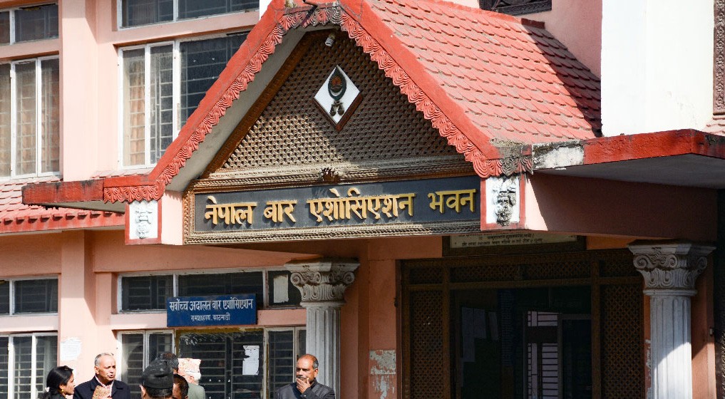 प्रधानन्यायाधीशको राजिनामा माग्दै आज पनि कानुन व्यवसायीको धर्ना