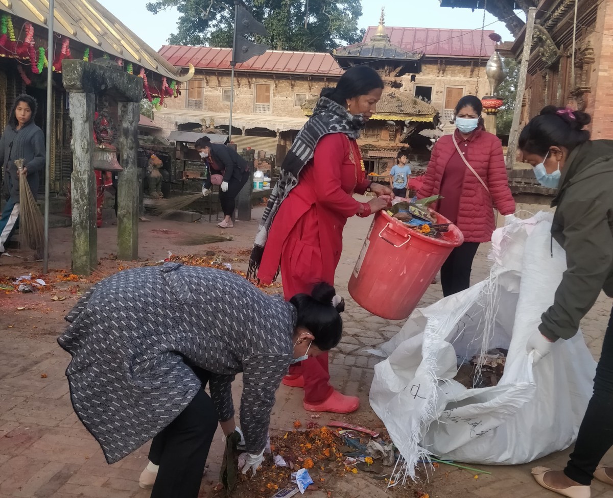 agraj mahila.jpg