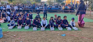 हिमालयन बैंकले विधार्थीलाई दियो छात्रवृति तथा स्टेशनरी