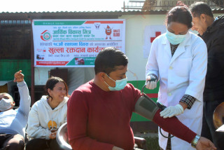 आर्थिक विकास मित्र साकोसको स्थापना दिवसमा रक्तदान कार्यक्रम