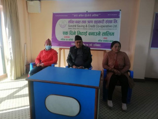 संचित साकोसले दियो सदस्यलाई मिठाई बनाउने तालिम