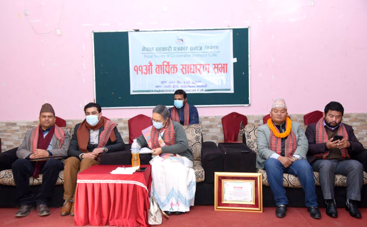 सन्दर्भ ब्याजदरबारे फरक मतः मन्त्री भन्छिन्– बढ्दैन बरु घट्छ, अभियन्ता भन्छन्–टिक्न सकिँदैन