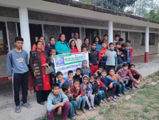 परोकार महिला साकोसद्धारा स्टेशनरी प्रदान