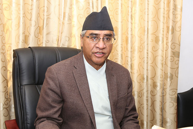 प्रधानमन्त्री देउवाद्वारा अर्थमन्त्री शर्माको बचाउ, असहयोग गरेकाले गभर्नरलाई हटाइएकाे जवाफ
