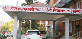 ऋण प्रवाह ठप्प भएपछि खोजिँदै सेफ ल्याण्डिङ