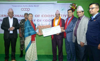दोलखा जिल्ला सहकारी संघलाई उत्कृष्ट सहकारी पुरस्कार