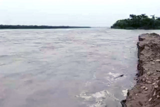 काेशी नदीकाे बाढी बस्तीमा पसेपछि उदयपुर बेलाका नपाका ९ सय घर परिवार सुरक्षित स्थानमा सारिए