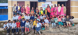 स्थापना दिवसमा परोपकार महिला साकोसद्धारा विद्यालयलाई  स्टेसनरी  प्रदान