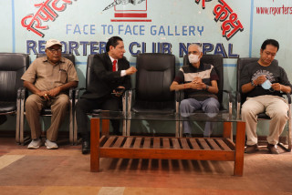 नेताहरुले डेंगीको बेवास्ता गर्दै निजी स्वार्थमा लाग्दा धेरैको ज्यान गयो:-डा. दीक्षित