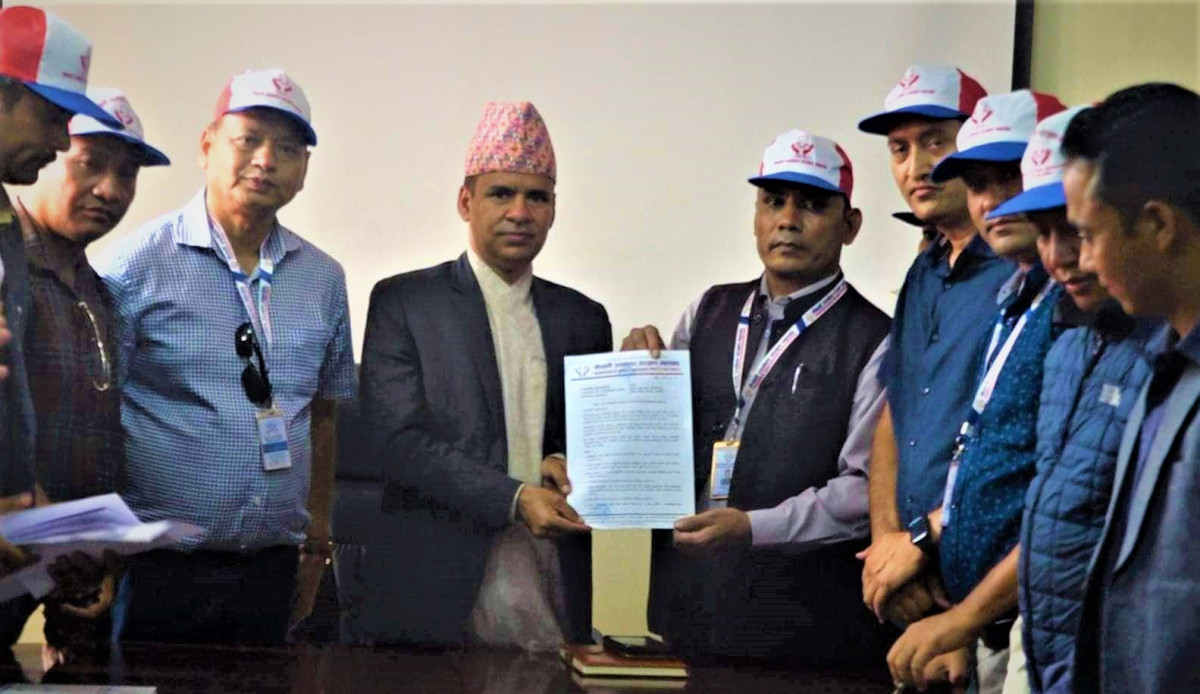 प्रधानमन्त्रीलाई कालोबजारी नियन्त्रणका लागि आम उपभोक्ताको तर्फबाट ज्ञापन–पत्र