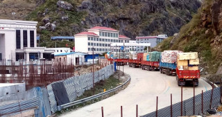 कोरोना र अन्य कारणले रोकिएका कण्टेनरहरु चीनबाट नेपाल भित्रिए 