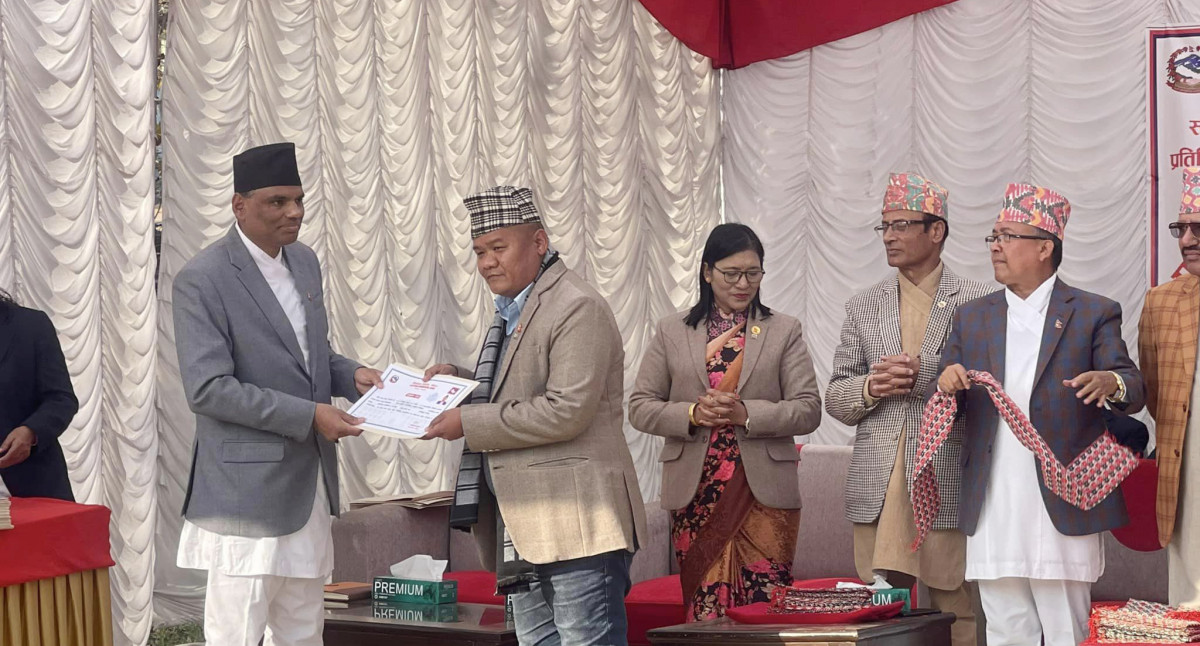 आयोगले दियो समानुपातिक निर्वाचन प्रणालीतर्फका  सांसदलाई प्रमाणपत्र  