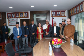 अर्थमन्त्री पौडेललाइ भेटी होटल स‌घले दियो अर्थतन्त्र बचाउन सुझाव