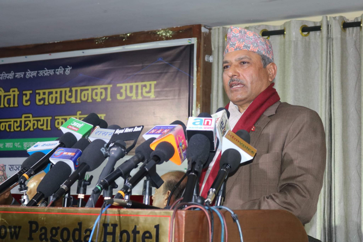 बैंकका ऋणीलाई गभर्नरको आग्रहः “बैंकले समस्या नसुने, सिधै राष्ट्र बैंक आउनुस्”