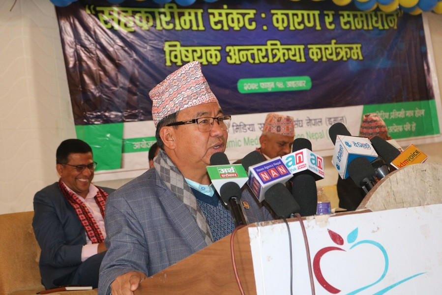 सहकारीका समस्या लिपिवद्ध गरेर ल्याउनुस्, समाधानकाे पहल गर्छुः मन्त्री राई