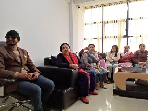mahila2.jpg