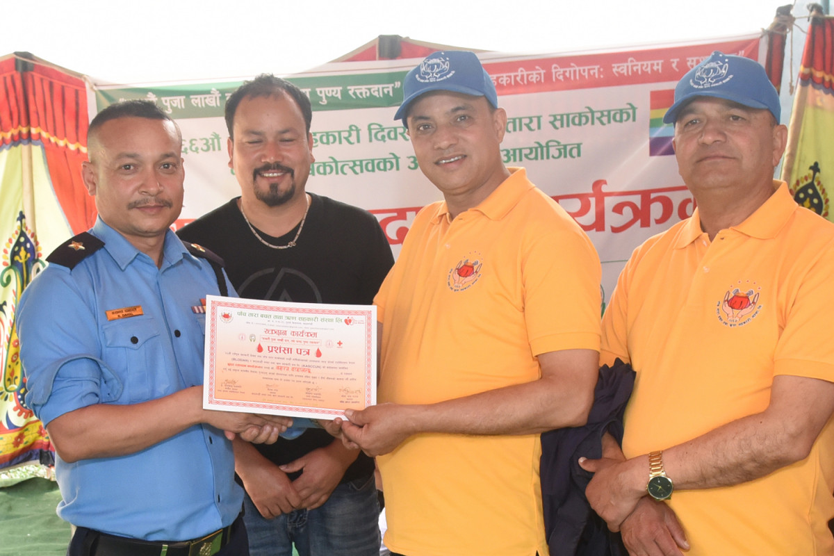 पाँच तारा साकोसकाे आयोजनामा बृहत् रक्तदान कार्यक्रम, १ सय ३५ जनाले गरे रगत दान