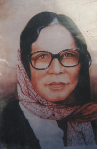 प्रगतिशील समीक्षक र पाठकहरूले मलाई मात्र दुई चिरा पारेर हेर्छन्; -पारिजात