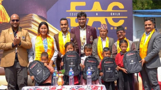 महालक्ष्मी विकास बैंकद्वारा विद्यार्थीलाई शैक्षिक सामग्री प्रदान