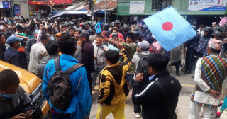 इलाममा एमाले अध्यक्ष ओलीविरुद्ध पहिचानबादीहरुको बिरोध र कालो झन्डा प्रदर्शन, २१ जना गिरफ्तार