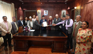 छ बाम किसान संगठनले  आज प्रधानमन्त्री प्रचण्ड समक्ष सिंहदरबारमा ज्ञापनपत्र बुझाए