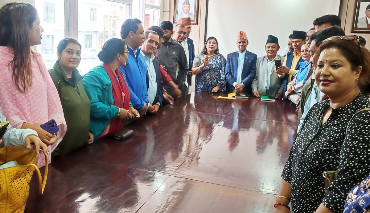 सहकारीकर्मीले बुझाए जिल्ला प्रशासन कार्यालयमा १३ बुँदे मागपत्र