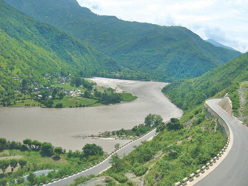 सुनकाेशी जीप खस्दा ३ जना सीटीइभिटीका कर्मचारी बेपत्ता, चालक सम्पर्कमा