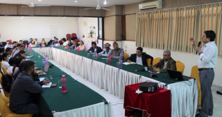 सबै सहकारी समस्यामा छैनन्ः सचिव रेग्मी 