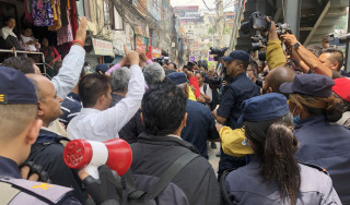 भ्रष्ट नेतालाई कारवाहीको माग गर्ने १६ जना गिरफ्तार