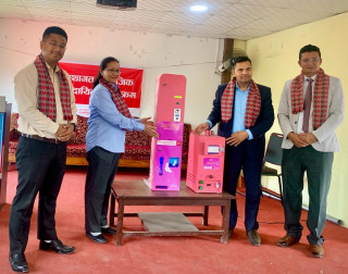 सनराइज बैंकद्वारा विभिन्न विद्यालयहरुमा प्याड एटिएम  हस्तान्तरण