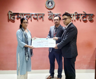 हिमालयन बैंकले दियो दुर्घटना मृत्यु बीमा वापतको १० लाख