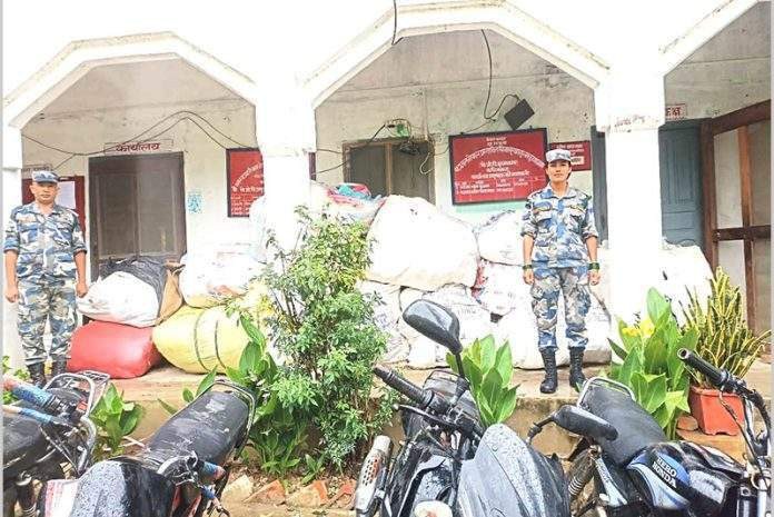 सशस्त्र प्रहरी र नेकपाले तस्करी गरि ल्याइएको समाग्री अफुले बरामद गरेको दाबी 