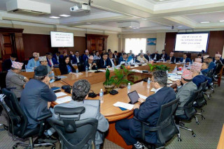 बजेट कार्यान्वयनमा साउनदेखि नै आक्रामक रुपमा  लाग्न अर्थमन्त्रीको निर्देशन