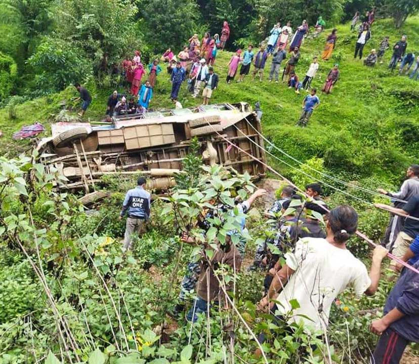 रोल्पा बस दुर्घटनामा ४ जनाको मृत्यु १८ जना घाइते बालक बेपत्ता