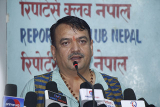 शेयर बजारका चर्चित व्यवसायी दीपेन्द्र अग्रवालले विश्वासमा खालि चेक लिई दश करोड दाबी गरेको खड्काको आरोप  