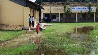 कृष्णनगरको विद्यालयमा छैन खाने पानी, जनप्रतिनिधिको‌ लागि जारकाे व्यवस्था