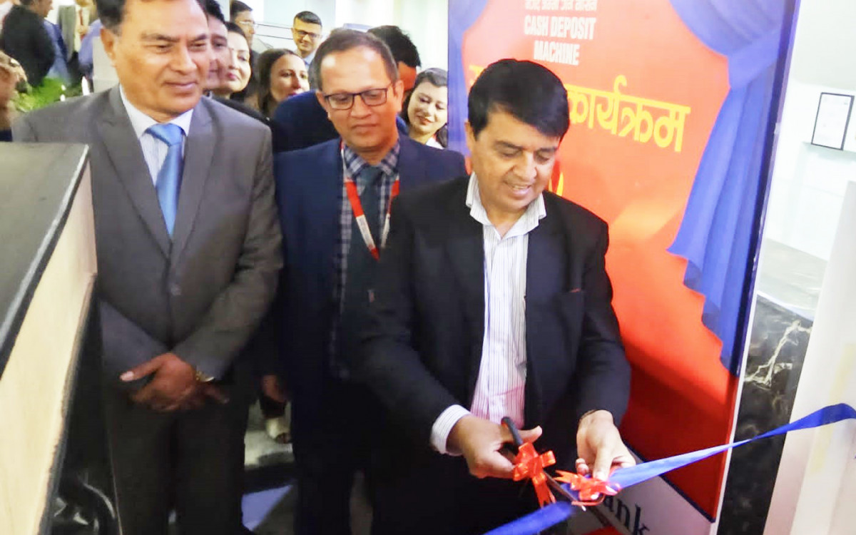 ग्लोबल आईएमई बैंकले सञ्चालनमा ल्यायाे क्यास तथा चेक जम्मा गर्ने मेसिन
