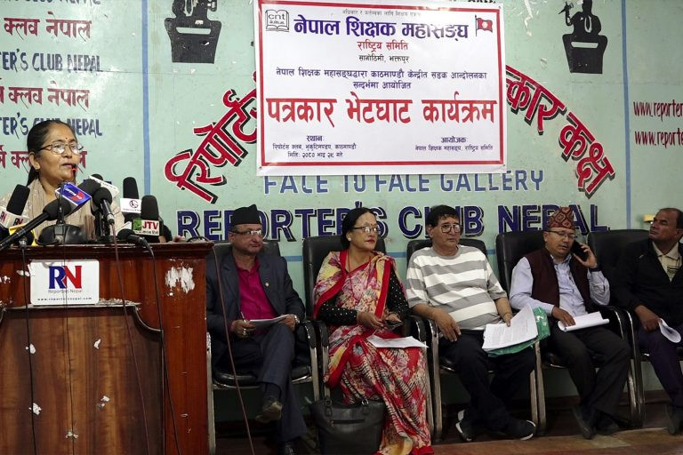 शिक्षा विधेयकको विरोधमा देशभरका विद्यालय बन्द गरेर काठमाडौंमा उत्रिने शिक्षकहरूको चेतावनी