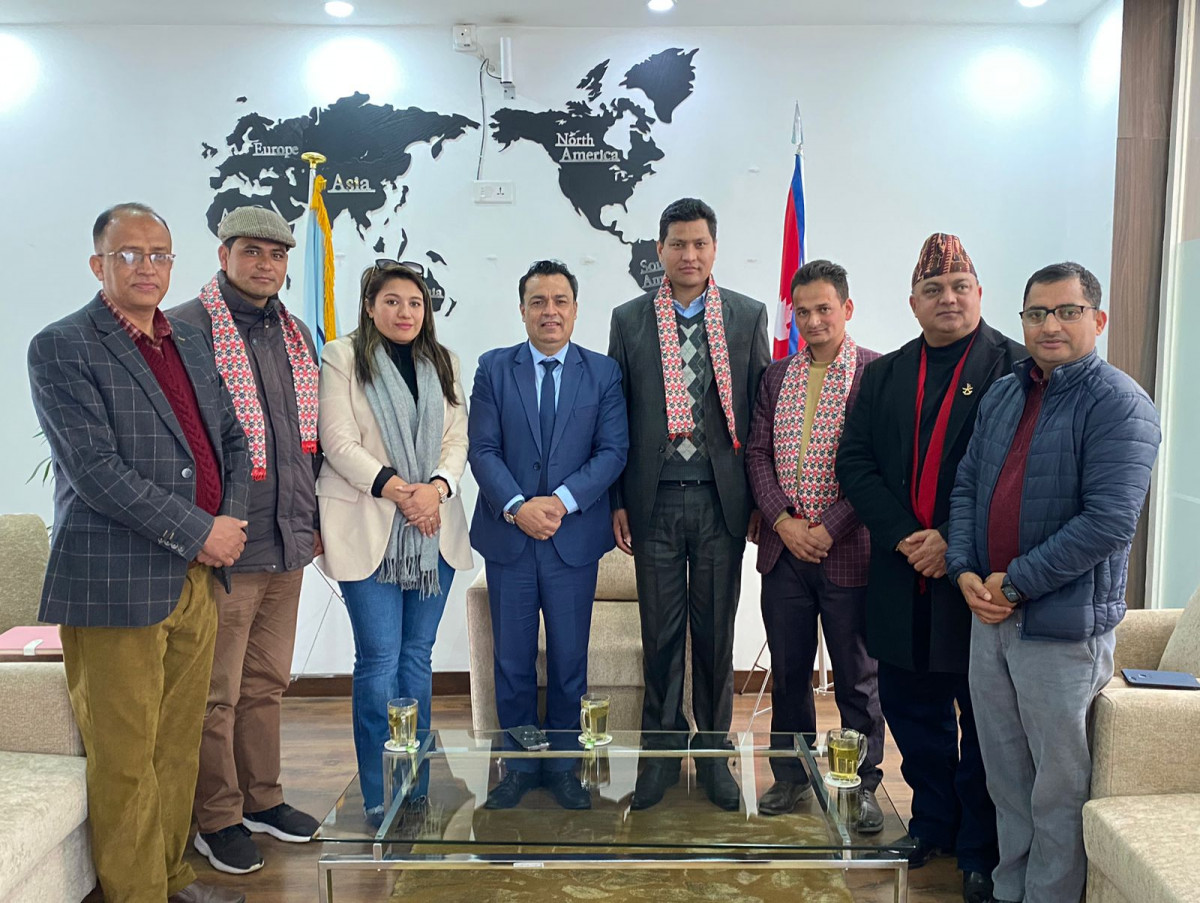 सुदुरपश्चिमका आर्थिक मामिला मन्त्री एनआरएनए मुख्यालयमा, लगानी बारे छलफल