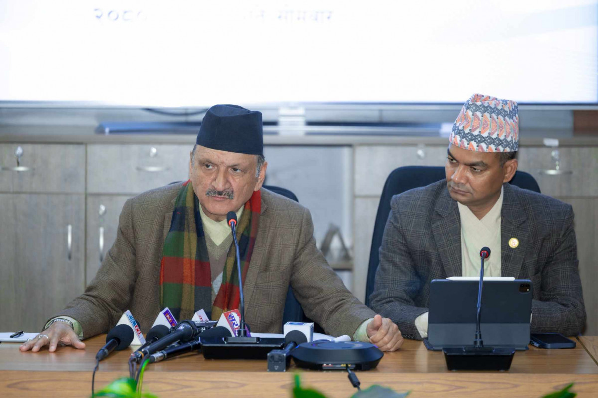 २ खर्ब २० अर्बले बजेटको लक्ष्य संकुचन, आम्दानी बढ्न नसकेकाले खर्च घटाइएको अर्थमन्त्रीको स्वीकारोक्ति